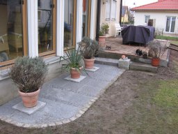 Granitplatten mit Einpflasterung aus Mosaik