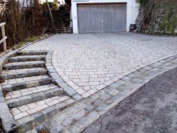 steile Garageneinfahrt